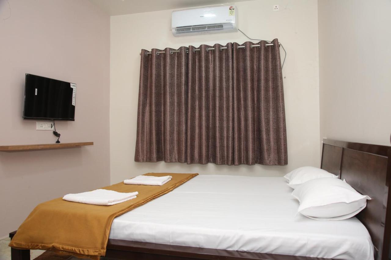 Hotel Madhusudan Executive コールハープル エクステリア 写真