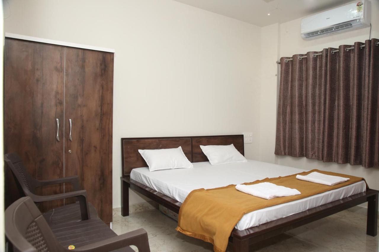 Hotel Madhusudan Executive コールハープル エクステリア 写真