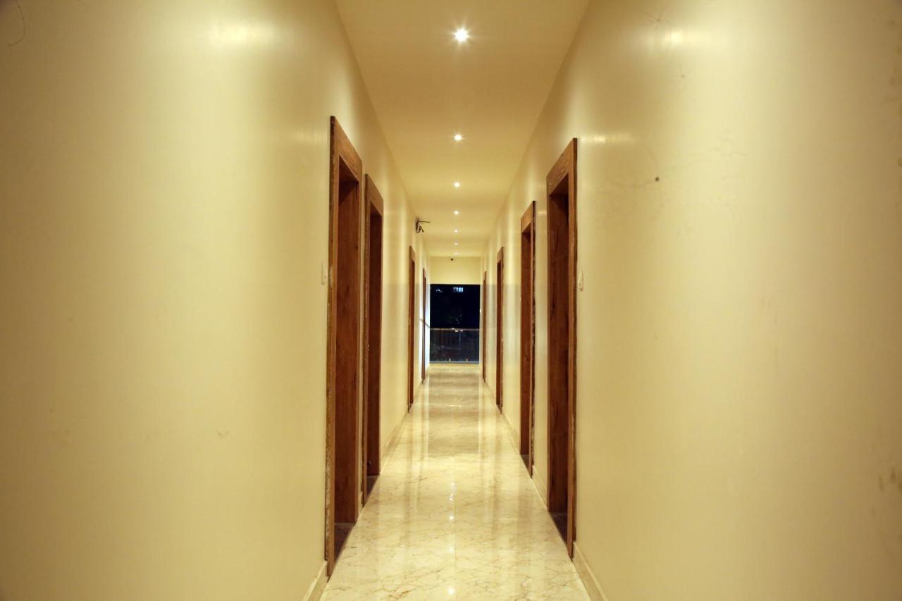 Hotel Madhusudan Executive コールハープル エクステリア 写真
