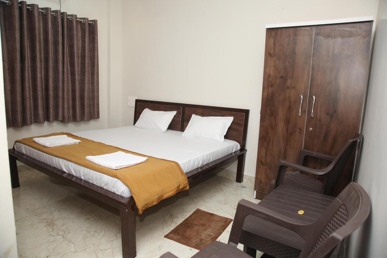 Hotel Madhusudan Executive コールハープル エクステリア 写真