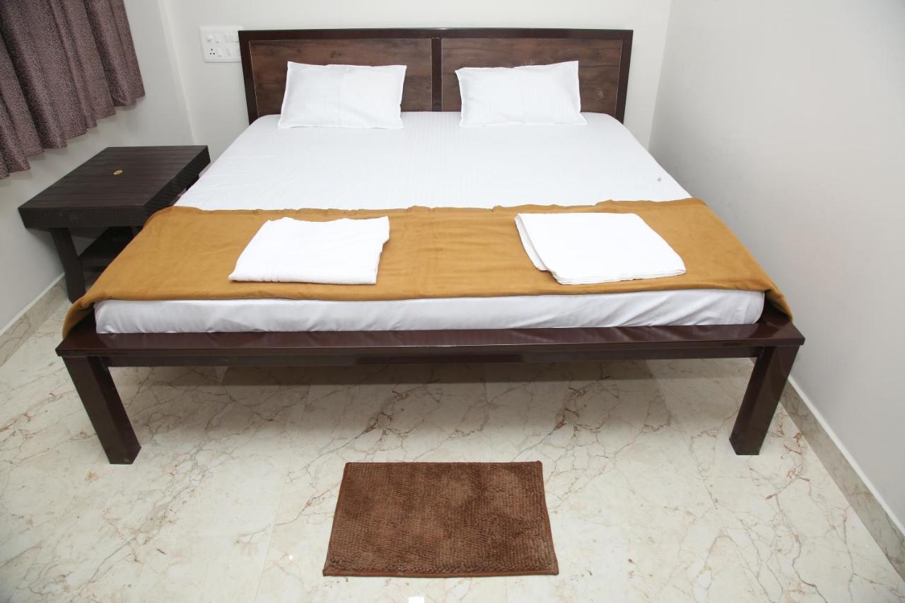 Hotel Madhusudan Executive コールハープル エクステリア 写真