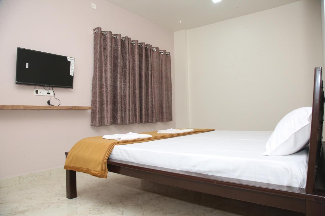 Hotel Madhusudan Executive コールハープル エクステリア 写真
