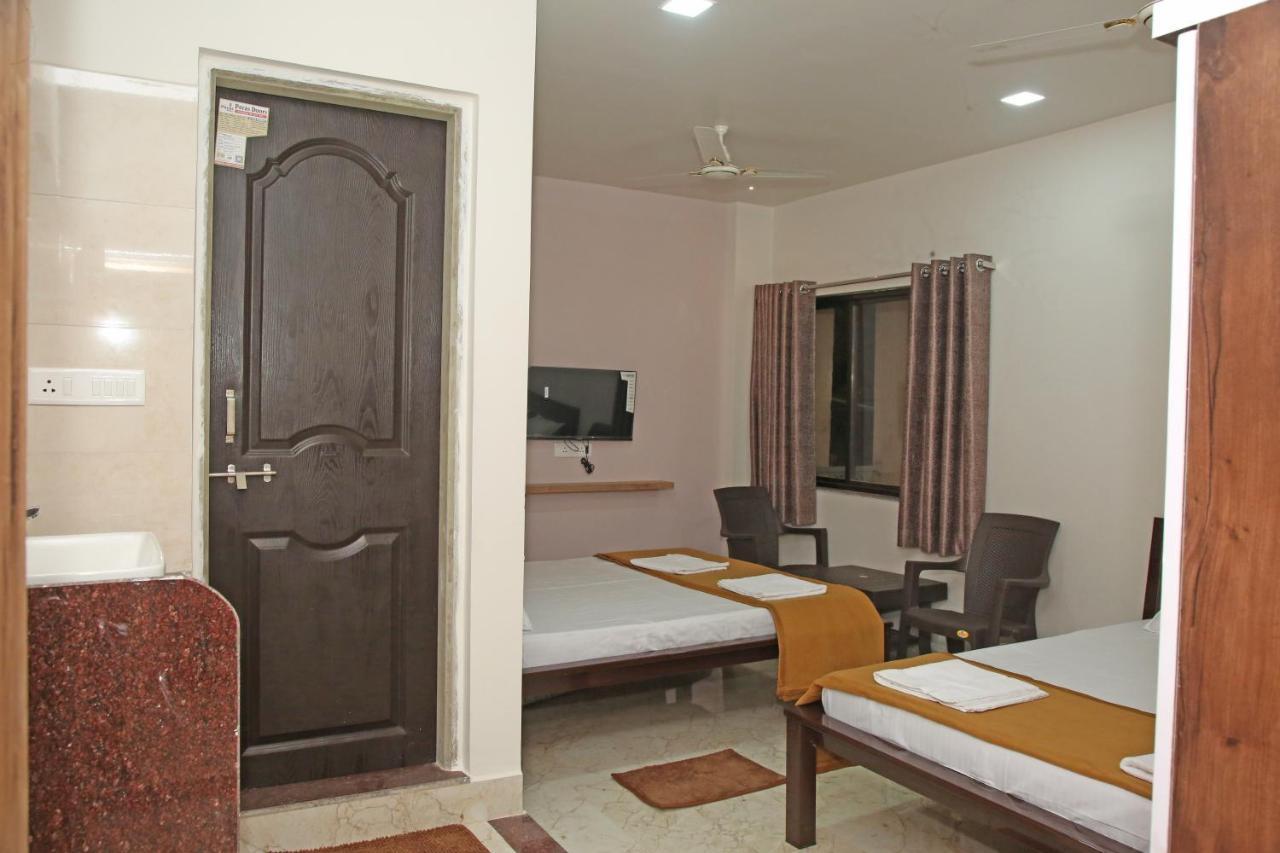 Hotel Madhusudan Executive コールハープル エクステリア 写真