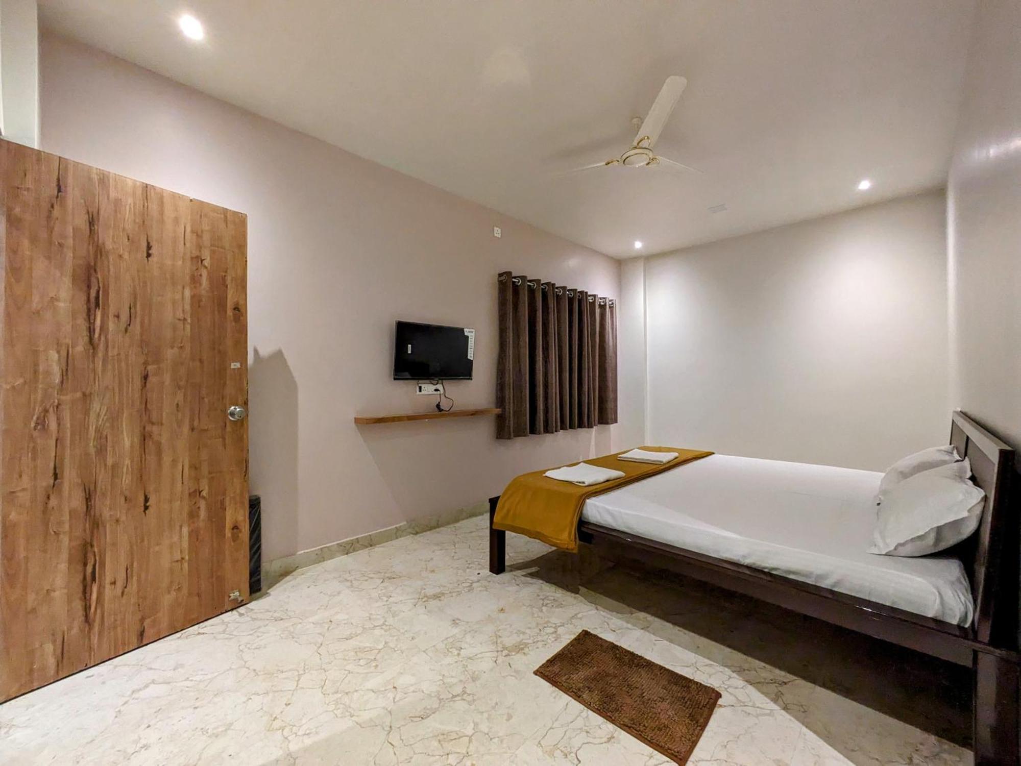 Hotel Madhusudan Executive コールハープル エクステリア 写真