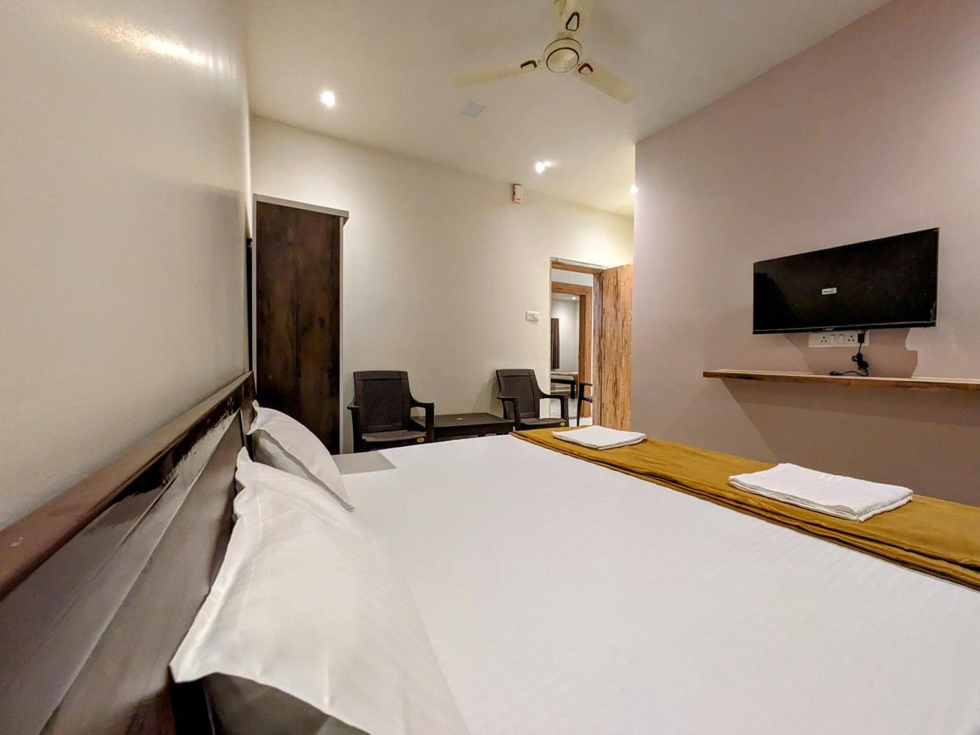 Hotel Madhusudan Executive コールハープル エクステリア 写真