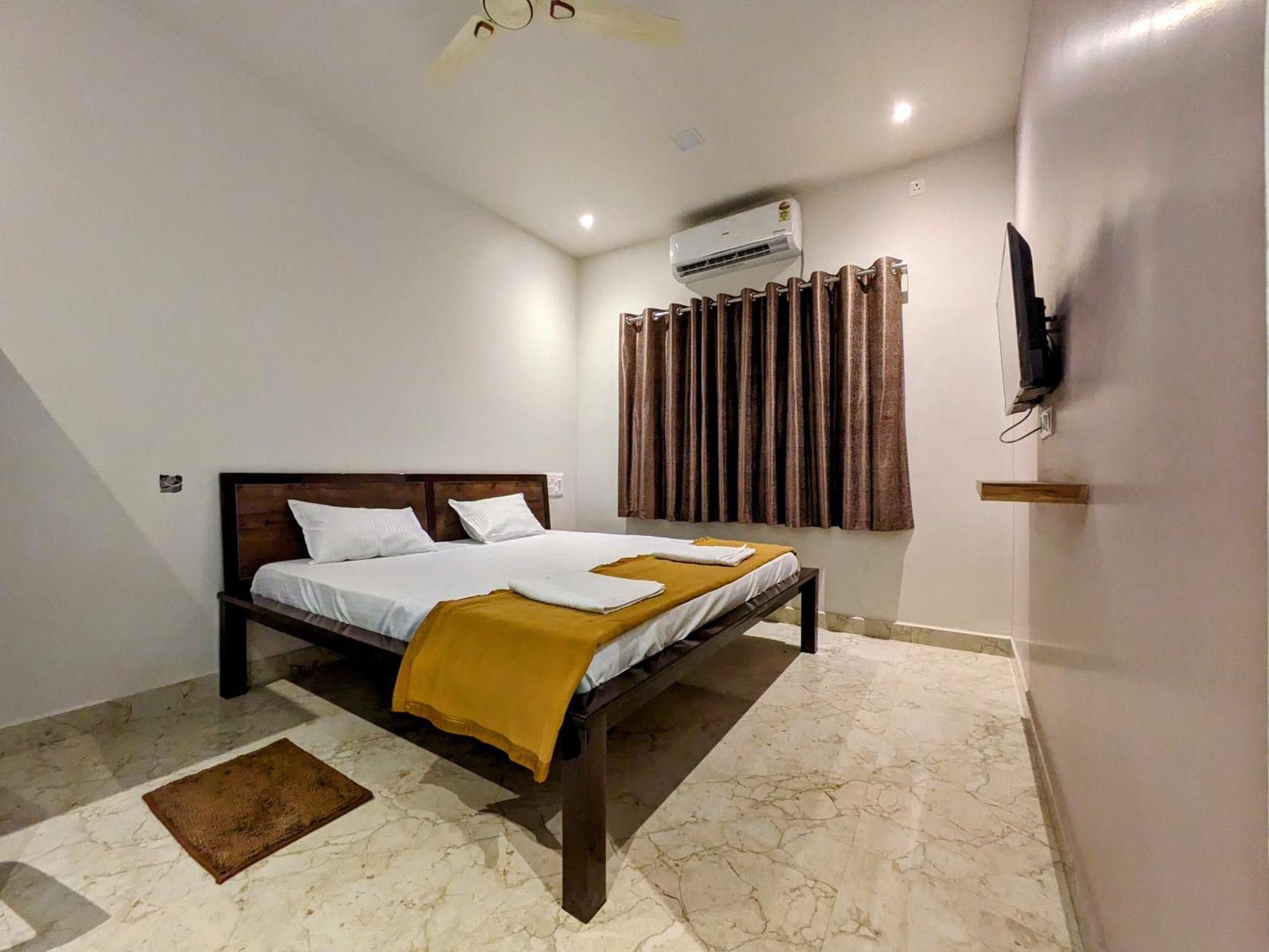 Hotel Madhusudan Executive コールハープル エクステリア 写真